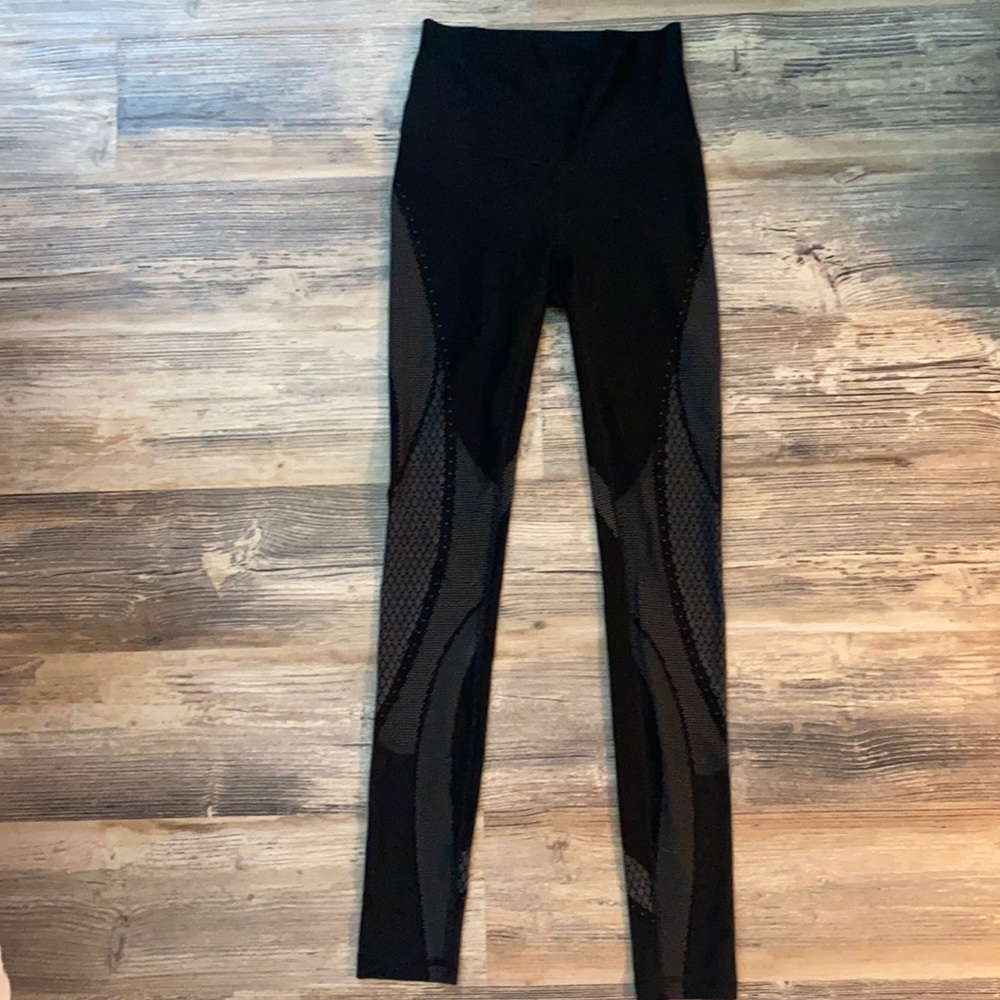 Lululemon like new pants size 4